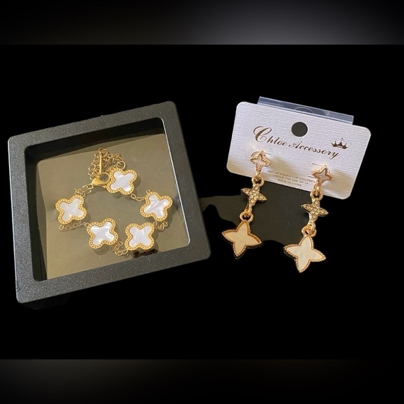 🎄CHRISTMAS GIFTS🎄 NWT-GOLDTONE & WHITE CLOVER BRACELET & GOLDTONE WHITE EARRINGS - Picture 1 of 4